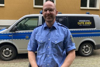 Vogtländer findet auf Umwegen zum Traumjob bei der Polizei in der Heimat - Sören Jung wird als neuer Bürgerpolizist Präsenz zeigen in Muldenhammer. Dazu gehören auch Besuche im Kindergarten.
