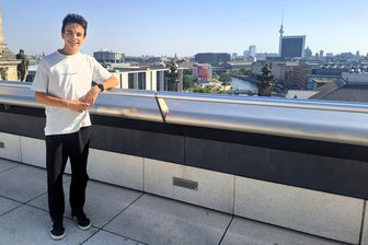 Vogtländer geht für ein Jahr in die USA: „Sie sollen dort sagen, das war der Lukas aus Deutschland, wir hatten eine tolle Zeit mit ihm“ - Lukas Lindner in Berlin, wo er zum Tag der Ein- und Ausblicke schon mal beim Bundestag vorbeigeschaut hat.