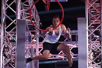 Vogtländer kämpft sich bei "Ninja Warrior" ins Halbfinale - Der Lengenfelder Yannick Schmalfuß in Aktion