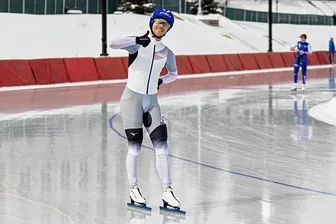 Vogtländer setzt sich neue Ziele - Eisschnellläufer Michael Roth blickt auf eine herausragende U-23-Saison zurück. Bei den Männern soll es nun erfolgreich weitergehen.