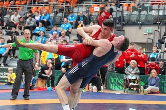 Vogtländer sind gut gerüstet - Vor genau fünf Jahren kämpften Erik Löser (RSK Gelenau, blaues Trikot) und Patrick Allgeier vom RG Lahr um die Deutsche Meisterschaft in der Plauener Einheit-Arena. Wie damals werden die Titelkämpfe in diesem Jahr vom KSV Pausa ausgetragen - diesmal aber in der neuen Pausaer Halle. 