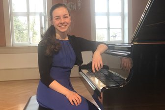 Vogtländer starten im Bundesfinale „Jugend musiziert“ - Pianistin Nele Hufenbach startet am Pfingstsonntag beim Bundesfinale „Jugend musiziert“.