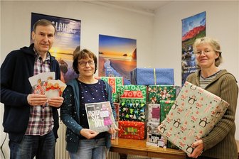 Vogtländer unterstützen Hilfsaktion für Kinder in Osteuropa - Andreas und Uta Renner aus Gefell sowie Conny Weise aus Reuth (rechts) unterstützen die länderübergreifende Aktion gerne.