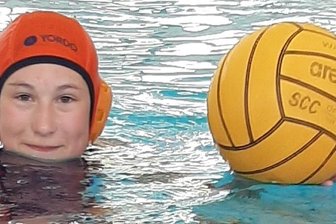 Vogtländerin gewinnt DM-Silber - Die 13-jährige Wasserballerin Michelle Schmidt sprang zur Deutschen Meisterschaft beim SC Chemnitz ein. Dies wurde ein voller Erfolg.
