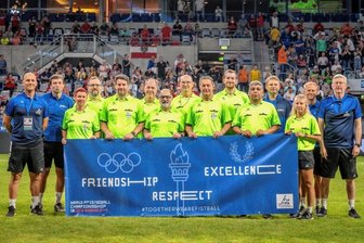 Vogtländerin mit Rekordbilanz: 25 WM-Spiele in einer Woche - Mit Jessica Sitz (Dritte von links) gehörte vor wenigen Tagen eine gebürtige Vogtländerin in Mannheim dem internationalen Schiedsrichterteam bei der Faustball-Weltmeisterschaft der Männer an.