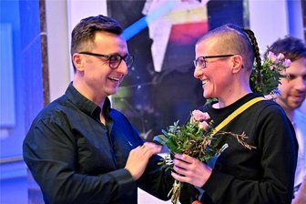 Vogtländerin Tanja Pohl stellt in Reichenbach aus: Wie eine junge Künstlerin heute über die Runden kommt - Tanja Pohl mit Frank Lorenz, künstlerischer Leiter des Vereins Kunsthalle Vogtland.