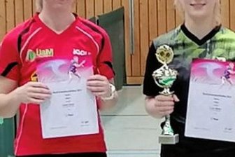 Vogtländerinnen teilen sich das Podest - Im Einzel-Finale: Lena Müller (rechts) erkämpfte sich gegen Linda Dietel den 1. Platz. 