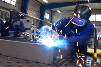 Vogtländische Firma Goldbeck optimistisch für die Baubranche: „In Deutschland zeichnet sich eine Kehrtwende ab“ - Die Goldbeck GmbH hat im zurückliegenden Geschäftsjahr einen Rekord-Auftragseingang erzielt. Auch das Werk in Treuen kann von den neuen Aufträgen profitieren.