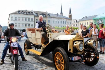 Vogtländische Oldtimer gehen am Samstag auf Tour - Bei der 17. Auflage der Rallye 2019 brillierte Oldtimer-Urgestein Werner Puggel mit seinem Brennabor.