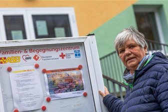 Vogtländischer Familienverband mit Sitz in Auerbach löst sich auf - Nach 27 Jahren macht Jutta Staudt (73) beim Familienverband in Auerbach die Schluss: Fehlendem Nachwuchs im Vorstand und komplizierter Förderstrukturen sei es geschuldet, dass der Kreisverband Ende des Jahres aufgelöst wird. Der Beschluss hierfür soll demnächst in einer Versammlung gefasst werden. Wer von den aktuell 27 Mitgliedern im Verband verbleiben will, ist künftig automatisch im Landesverband organisiert.