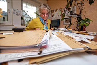 Vogtländischer Mieterverein dreht den Spieß um: Kommunen sollen Wohnungen zurückkaufen - Überstunden und Wartezeiten beim Vogtländischen Mieterverein. Marlies Hager und ihr Team beklagen eine Flut von Mieterhöhungen, die in vielen Fällen so nicht haltbar seien.