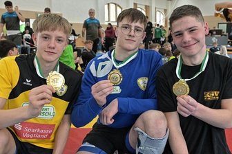 Vogtländischer Nachwuchs räumt ordentlich ab - Ein erfolgreiches Trio des KSV Pausa: Die A-Jugendlichen Carl Hocke, Konrad Schütz und Jan Schmalfuß (von links) gewannen in ihren Gewichtsklassen jeweils die Goldmedaille.