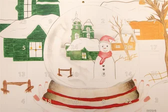 Vogtland-Adventskalender für den guten Zweck: Endspurt im Verkauf - Die beiden Neuntklässler Coco Jacon und Soena Schöne haben in diesem Jahr das Motiv des Rotary-Adventskalender gestaltet. Sie besuchen das Futurum in Mylau.
