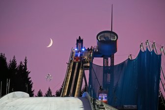 Vogtland-Arena bekommt Windsegel -