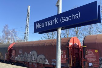 Vogtland: Defekt am Bahnhof Neumark führt kurzzeitig zu Sperrung für den Zugverkehr - Am Bahnhof Neumark sorgte eine defekte Bremse für eine Sperrung.