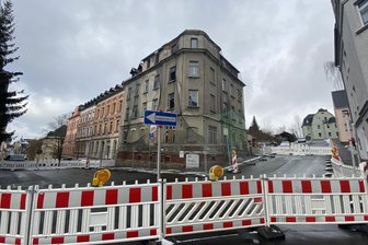 Vogtland: Eckhaus, das in Reichenbach für Vollsperrung sorgt, wird abgerissen - Das Haus an der Liebaustraße soll bald abgerissen werden.