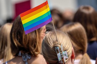 Vogtland erlebt zweiten Christopher-Street-Day - Die Regenbogenfahne wird auch beim zweiten Vogtland-CSD am 23. September auf dem Plauener Theaterplatz zu sehen sein.