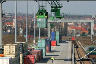 Vogtland hofft auf Güterverkehr - Umschlagterminal des relativ großen Güterverkehrszentrums Dresden: Weil die Bahnlinie durchs Elbtal überlastet ist, könnte die Strecke Plauen-Cheb (Eger) eine Alternative darstellen.