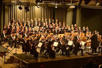 Vogtland Philharmonie bringt heitere Melodien nach Penig - Die Vogtland Philharmonie Greiz/Reichenbach gastiert am 13. Januar 2026 in Penig.