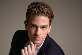 Vogtland-Philharmonie: Schicksalhaftes erklingt in Reichenbach und Greiz - Am Klavier ist der preisgekrönte Pianist Joseph Moog zu erleben.