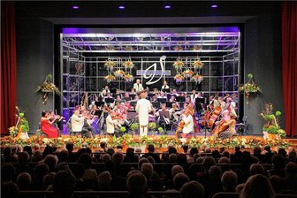 Vogtland-Philharmonie sprüht bei Konzerten in Reichenbach und Greiz vor Esprit und Temperament - Nach dem Auftakt mit Neujahrskonzerten in Greiz und Reichenbach gibt die Vogtland-Philharmonie 18 weitere Konzerte in Ostthüringen, Westsachsen, Hessen und der Oberpfalz. 