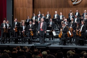 Vogtland Philharmonie: Warum der neue Chefdirigent erst jetzt ein Sinfoniekonzert leitet - Seit September ist Florian Ludwig Chefdirigent der Vogtland Philharmonie.