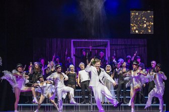 Vogtland-Tipps zum Wochenende: Fledermaus, Cello-Spaß und Bauernmarkt-Finale - Die Landesbühnen Sachsen/Elbland Philharmonie führen am Freitag die Operette „Die Fledermaus“ in Bad Elster auf.