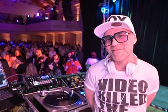 Vogtland-Tipps zum Wochenende: Knutfeste, Feiern wie früher und Saunanacht - DJ Dirk Duske legt am Samstag ab 21 Uhr zu Ü-30-Party in der Musikhalle Markneukirchen auf.
