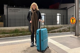 Vogtlandbahn lässt Reisende tief in der Nacht am Bahnhof in Werdau stehen - Die Reichenbacher Reiseleiterin Kerstin Roth kam aus dem norwegischen Bergen und strandete am späten Montagabend am Bahnhof in Werdau.