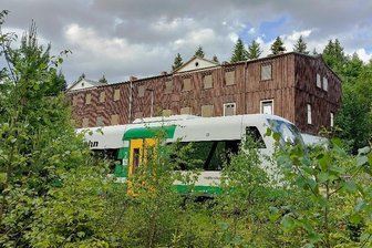 Vogtlandbahn setzt Schüler im Nirgendwo vor die Tür - Die Idylle der Natur hilft nicht, wenn man hier in Zwotental aufgefordert wird, den Zug zu verlassen. Wegen einer technischen Störung betraf dies am 8. Juni Schüler des Klingenthal Gymnasiums. 