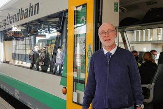 Vogtlandbahn: Vielfahrer vermisst Zugbegleiter-Präsenz - Nicht 100 Prozent zufrieden mit dem Service der Vogtlandbahn: Vielfahrer Nikolaus Schönherr.