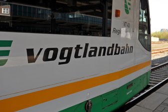 Vogtlandbahn: Warum gerade jetzt die Schienen repariert werden - Bei der Vogtlandbahn muss zum Teil auf Busse ausgewichen werden.