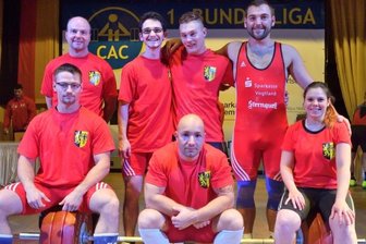 Vogtlandclubs bleiben vereint - Beim Auftaktkampf konnte Teamchef Bernd Schmiedel (hinten l.) auf Petr Petrov, Benjamin Meisel, Nancy Hinkelmann (vorn v. l.) sowie Tom Ritter, Florian Hartenberger und Edgar Jerke (hinten v.l.) bauen.