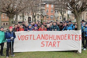 Vogtlandhunderter: Abschied mit Wehmut - Der 26. Winterliche Vogtlandhunderter ist in Falkenstein der letzte seiner Art gewesen. Vorn in der Mitte Cheforganisator Jürgen Hadel.