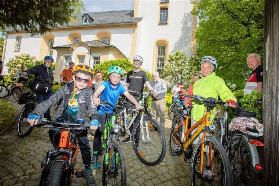 Vogtlandkreis bekommt seine zweite Radwegekirche - Nach dem Gottesdienst machten sich die Gemeindemitglieder auf zu einer Familienradtour über Syrau und Kauschwitz nach Plauen in die Johanniskirche.