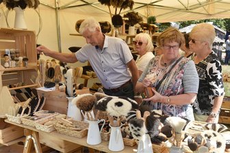 Vogtlandkreis: Kultur kostet immer mehr - Das Museum Landwüst - hier beim 10. Kunsthandwerkermarkt - gehört zu den unterstützten Häusern.