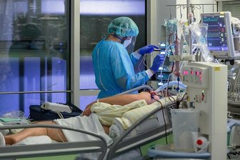 Vogtlandkreis meldet 17 neue Corona-Todesfälle - Die Lage in den vogtländischen Intensivstationen ist weiterhin angespannt. Am Mittwoch wurden dort 32 Patienten intensivmedizinisch betreut.