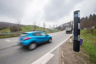 Vogtlandkreis schafft fünf neue Blitzer an - Fünf neue stationäre Blitzer will der Vogtlandkreis demnächst in Betrieb nehmen.