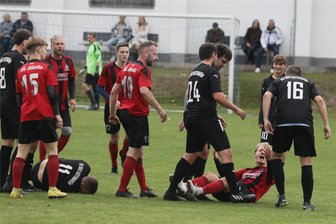 Vogtlandliga-Abstiegskampf: Die fünf Kandidaten im Vergleich - Aufgeheizte Gemüter, rassige Duelle und Überlebenskampf prägen die Spiele gegen den Abstieg. Hier kam es zwischen der SG Jößnitz und dem SVKottengrün zu einer Reiberei. Am Ende trennte man sich mit einem 1:1-Unentschieden.