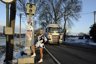 Vogtlands berühmtester Blitzer abgebaut: „Der neue wird weniger Geld bringen“ - Medienereignis 2015. Vogtlands fleißigster Blitzer (2014 spielte er 136.740 Euro ein) war sogar Werbeträger für den Irfersgrüner Carneval.
