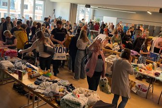 Vogtlands größter Verschenke-Markt öffnet wieder - 50 Tische mit Sachen zum Nulltarif - Riesen Andrang bei der Verschenke-Premiere in Lengenfeld. Samstag ist es wieder soweit.