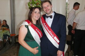 Voigtsdorf: Das Schützenkönigspaar 2024 - Janine Fritzsche und Justin Klose sind das neue Schützenpaar von Voigtsdorf, Ortsteil von Dorfchemnitz.