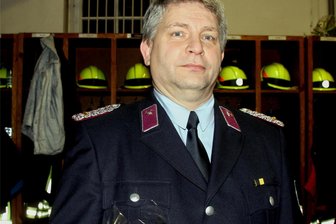 Volker Strobel steht für weitere fünf Jahre an der Spitze der Elsterberger Feuerwehr - Volker Strobel wurde als Elsterberger Wehrleiter jetzt im Amt bestätigt.