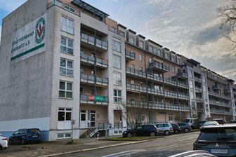 Volkssolidarität Chemnitz muss aus großer Senioren-Wohnanlage raus: „Wir sind bestürzt wie überrascht“ - Die Anlage für Betreutes Wohnen an der Clausstraße war eine der ersten in Chemnitz.