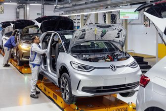 Volkswagen schwingt sich zum Marktführer für Elektroautos in Deutschland auf - Lag im Juni in Deutschland an der Spitze der Neuzulassungen von Elektroautos: Der VW ID.3, der in Zwickau vom Band rollt.