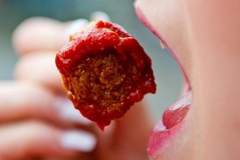 Volkswurst schlägt Volkswagen - Auch ohne VW-Logo: Die Currywurst ist ein Renner.