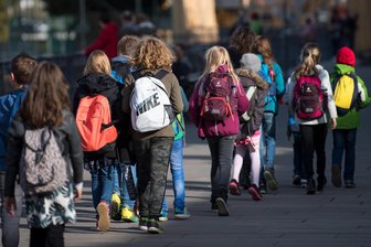 Volle Klassenzimmer: Freiberger Stadträte erneut auf Lösungssuche - Viele Kinder (Symbolbild): Die Stadt Freiberg sieht sich bei der Unterbringung vor einer Herausforderung.