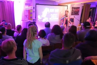Volle Schänke bei Kay Ray - Hamburger Kabarettist und Entertainer Kay Ray.