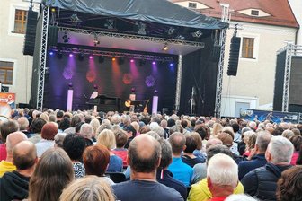 Volles Haus bei Heinz Rudolf Kunze in Freiberg - Heinz Rudolf Kunze begeisterte am Freitagabend bei den Freiberger Sommernächten knapp 1000 Konzertbesucher.