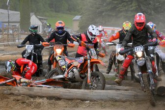Volles Haus in Lichtenberg: Mehr als 230 Teams bei Hatz über Stock und Stein dabei - Über Stock und Stein ging es auch bei der 16. Auflage der Enduro Challenge Lichtenberg.